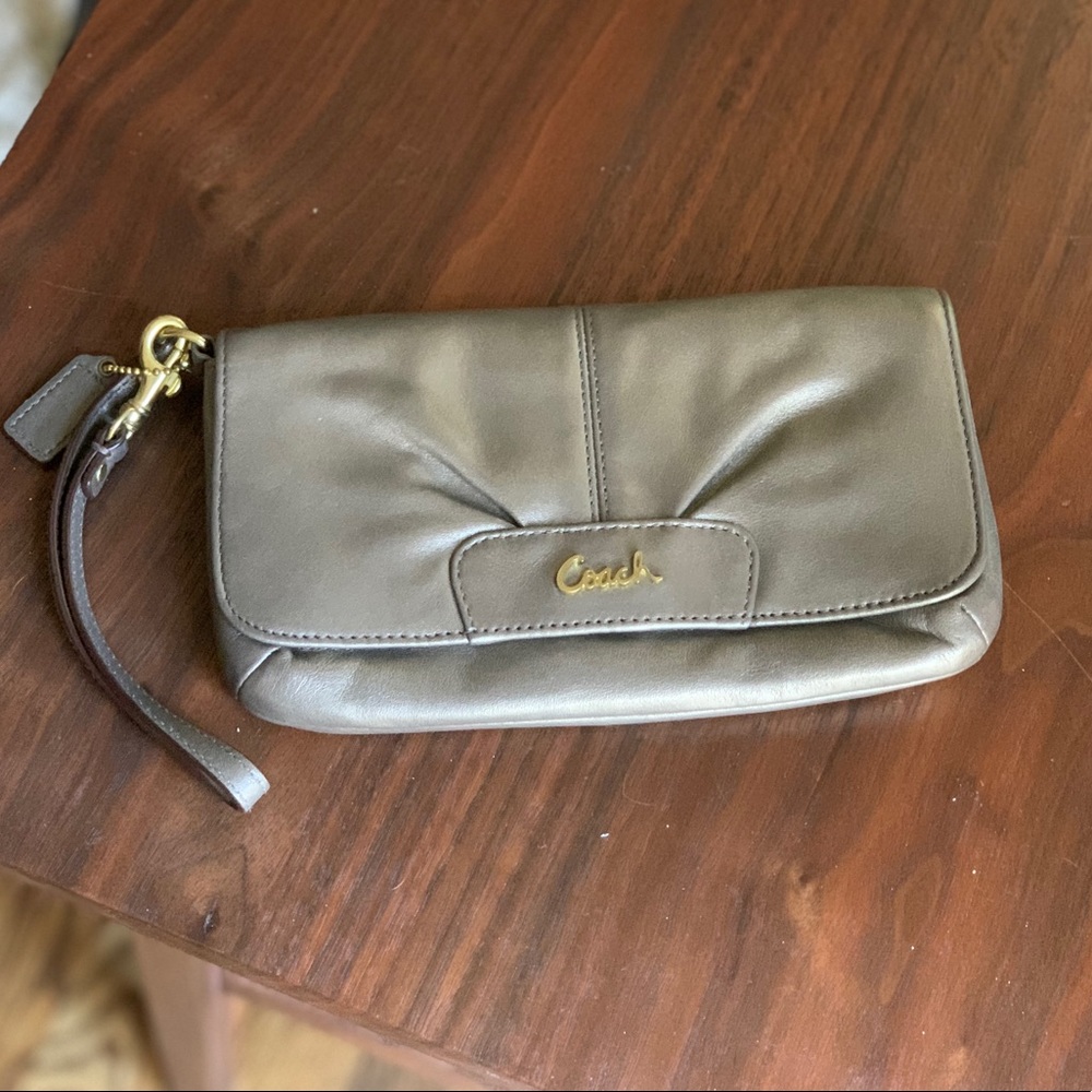 Coach | Women’s Metallic Leather Wristlet EUC